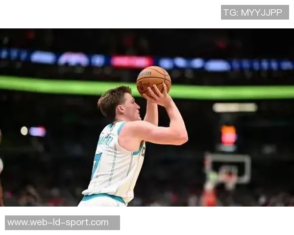 克尼佩尔表现起伏不定10投仅中3收获8分4板3助2帽并有5次失误